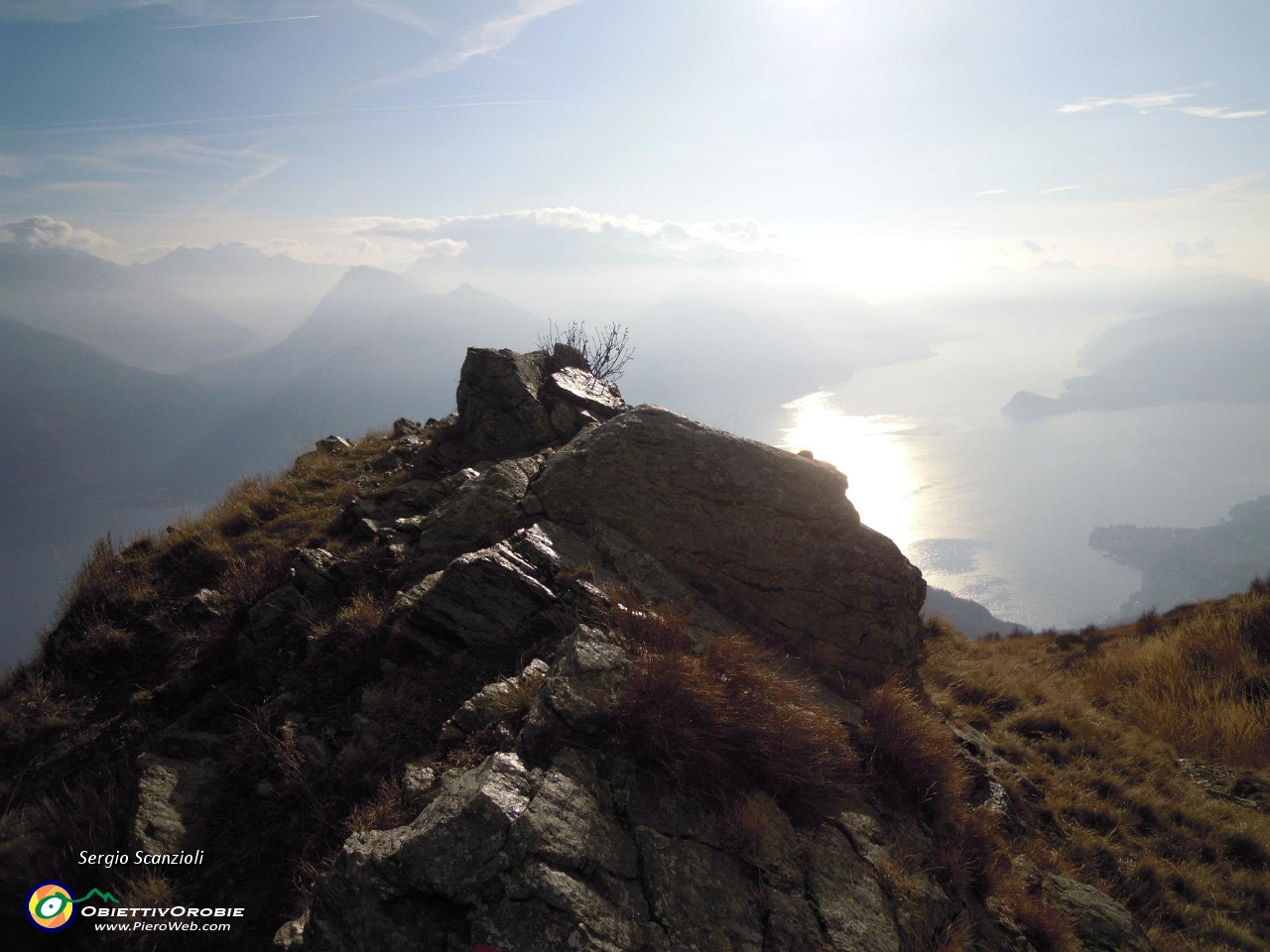 10 Riflessi sul lago e sulle rocce.jpg